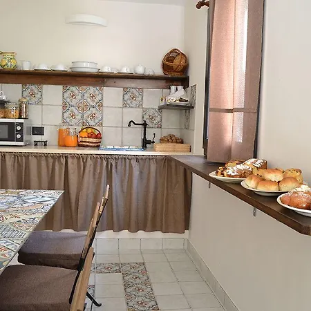 Agora Panoramic Bed & Breakfast 3*