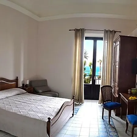 Agora Panoramic 3*