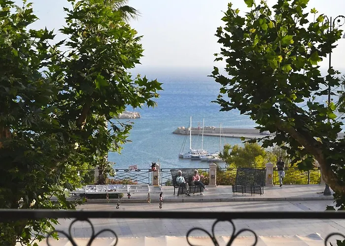 Agora Panoramic Bed & Breakfast 3*