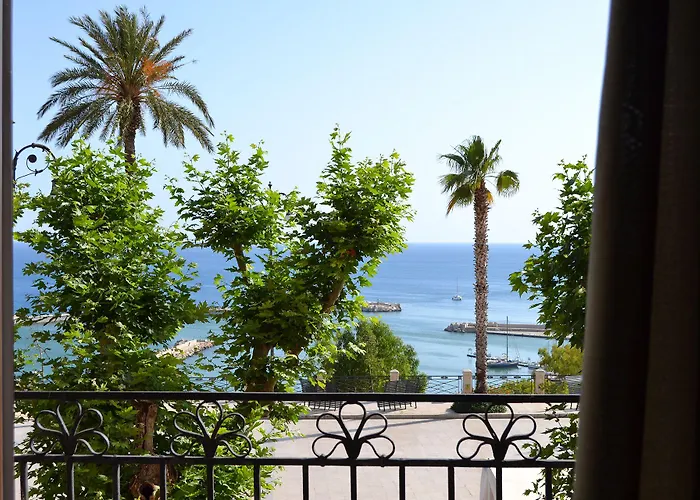 Agora Panoramic Bed & Breakfast 3*